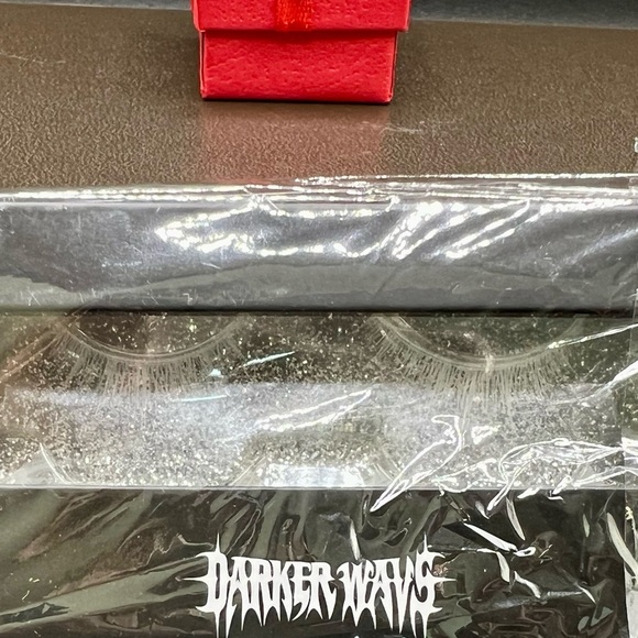 NIB Dolls Kill Darker Wavs 2 Pair Faux White Eyelashes Normal & Dramatic Length - Picture 3 of 8